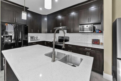 7432 Ogden Road Se, Calgary, AB - Indoor Photo Showing Kitchen With Upgraded Kitchen