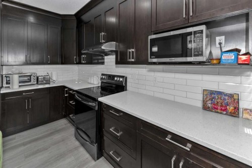 7432 Ogden Road Se, Calgary, AB - Indoor Photo Showing Kitchen With Upgraded Kitchen