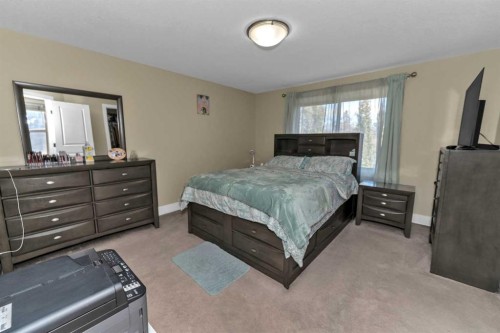 7432 Ogden Road Se, Calgary, AB - Indoor Photo Showing Bedroom