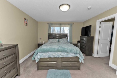 7432 Ogden Road Se, Calgary, AB - Indoor Photo Showing Bedroom