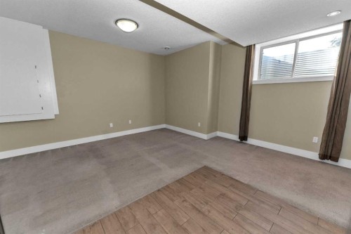7432 Ogden Road Se, Calgary, AB - Indoor Photo Showing Other Room