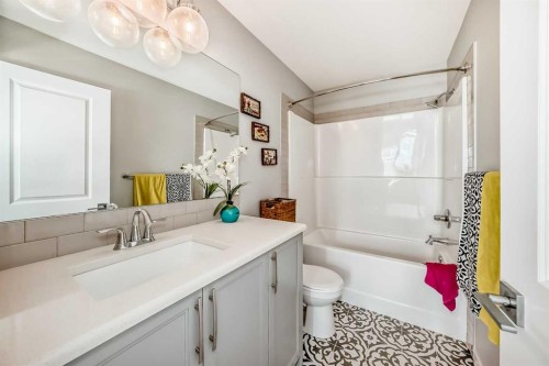 113 Howse Mount Ne, Calgary, AB - Indoor Photo Showing Bathroom