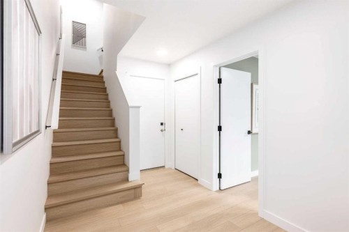 306-437 Alpine Avenue Sw, Calgary, AB - Indoor Photo Showing Other Room