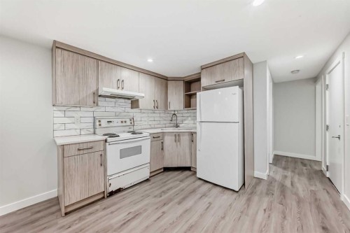 207 Pinecliff Way Ne, Calgary, AB - Indoor Photo Showing Kitchen