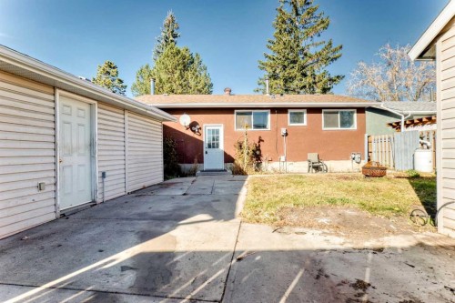 207 Pinecliff Way Ne, Calgary, AB - Outdoor