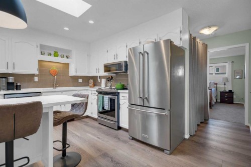 2-717 Centre Street, Vulcan, AB - Indoor Photo Showing Kitchen