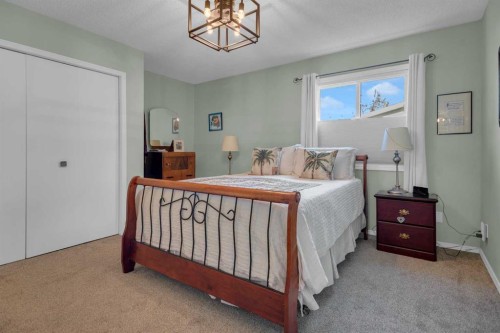 2-717 Centre Street, Vulcan, AB - Indoor Photo Showing Bedroom
