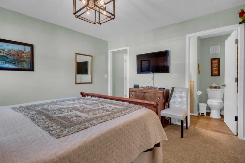 2-717 Centre Street, Vulcan, AB - Indoor Photo Showing Bedroom