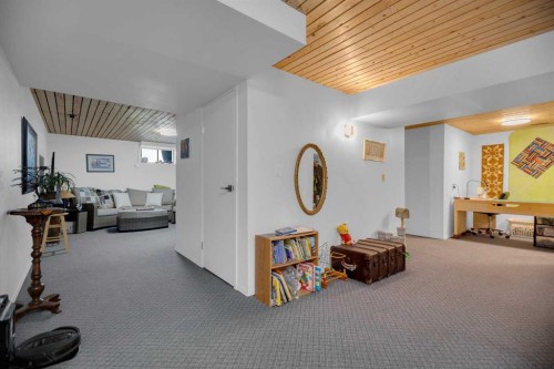 2-717 Centre Street, Vulcan, AB - Indoor