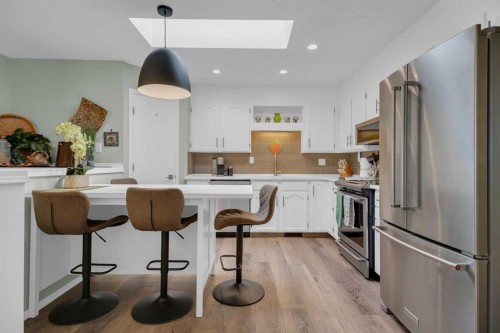 2-717 Centre Street, Vulcan, AB - Indoor Photo Showing Kitchen