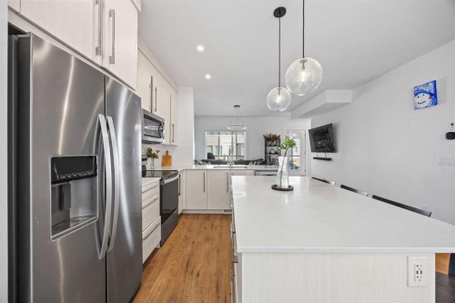 602-335 Creekside Boulevard Sw, Calgary, AB - Indoor Photo Showing Kitchen With Upgraded Kitchen