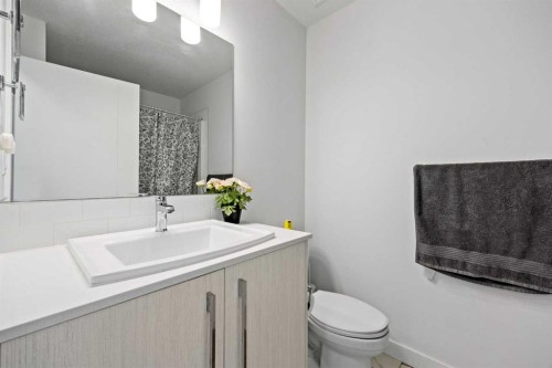 602-335 Creekside Boulevard Sw, Calgary, AB - Indoor Photo Showing Bathroom
