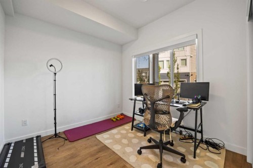 602-335 Creekside Boulevard Sw, Calgary, AB - Indoor Photo Showing Office