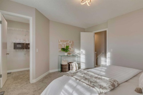 206 Elgin Place Se, Calgary, AB - Indoor Photo Showing Bedroom