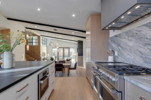 3423 23 Street Nw, Calgary, AB - Indoor Photo Showing Kitchen With Upgraded Kitchen