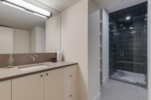 3423 23 Street Nw, Calgary, AB - Indoor Photo Showing Bathroom