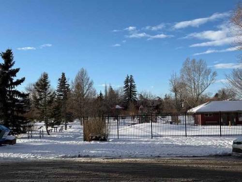 203-234 5 Avenue Ne, Calgary, AB - Indoor Photo Showing Kitchen With Double Sink