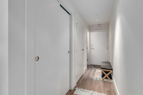 421-510 Edmonton Trail Ne, Calgary, AB - Indoor Photo Showing Other Room