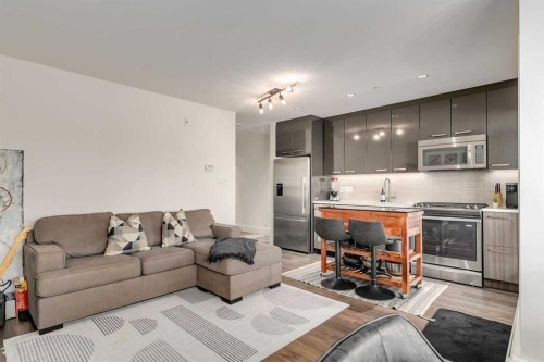 421-510 Edmonton Trail Ne, Calgary, AB - Indoor