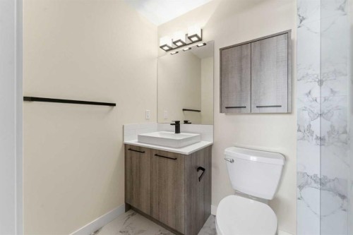 209-2702 17 Avenue Sw, Calgary, AB - Indoor Photo Showing Bathroom