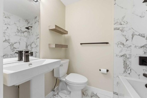 209-2702 17 Avenue Sw, Calgary, AB - Indoor Photo Showing Bathroom
