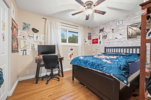 515 Murray Place Ne, Calgary, AB - Indoor Photo Showing Bedroom