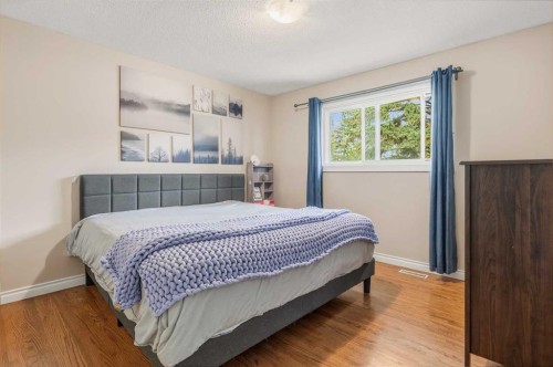 515 Murray Place Ne, Calgary, AB - Indoor Photo Showing Bedroom