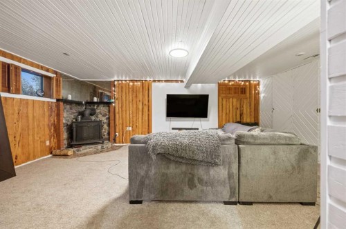 515 Murray Place Ne, Calgary, AB - Indoor With Fireplace