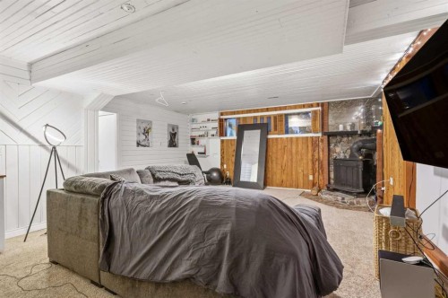 515 Murray Place Ne, Calgary, AB - Indoor Photo Showing Bedroom