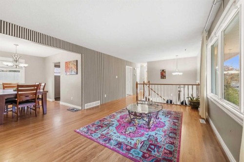 515 Murray Place Ne, Calgary, AB - Indoor Photo Showing Living Room