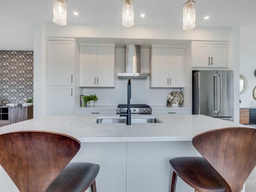 1306-200 Southridge Drive, Okotoks, AB - Indoor Photo Showing Kitchen With Double Sink With Upgraded Kitchen