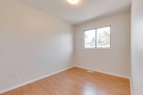 12 Doverthorn Place Se, Calgary, AB - Indoor Photo Showing Other Room