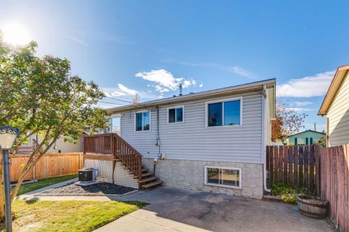 12 Doverthorn Place Se, Calgary, AB - Outdoor