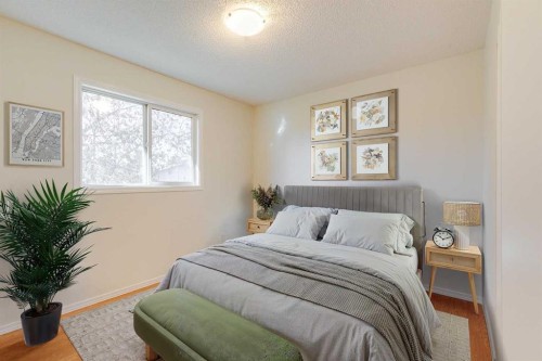 12 Doverthorn Place Se, Calgary, AB - Indoor Photo Showing Bedroom