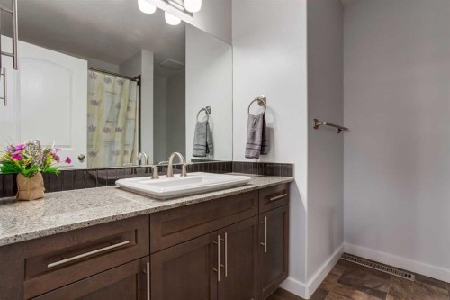 251 Kingsbridge Road Se, Airdrie, AB - Indoor Photo Showing Bathroom