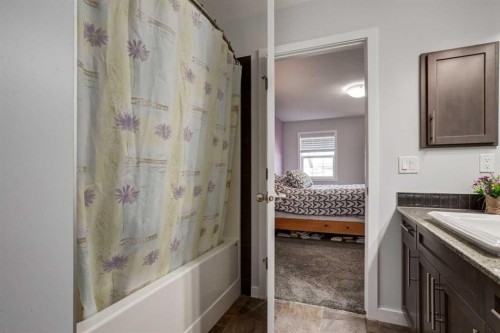 251 Kingsbridge Road Se, Airdrie, AB - Indoor Photo Showing Bathroom