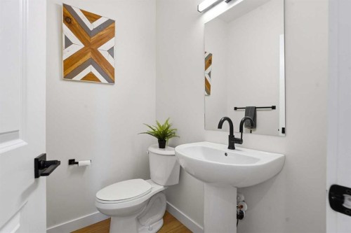 16 Key Cove Sw, Airdrie, AB - Indoor Photo Showing Bathroom