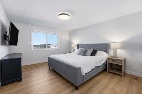 16 Key Cove Sw, Airdrie, AB - Indoor Photo Showing Bedroom