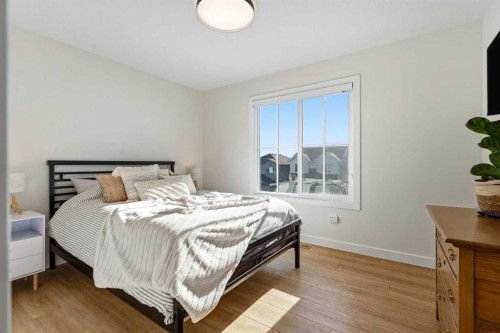 16 Key Cove Sw, Airdrie, AB - Indoor Photo Showing Bedroom