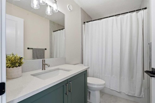 16 Key Cove Sw, Airdrie, AB - Indoor Photo Showing Bathroom