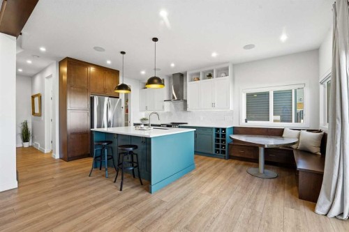 16 Key Cove Sw, Airdrie, AB - Indoor Photo Showing Kitchen With Upgraded Kitchen