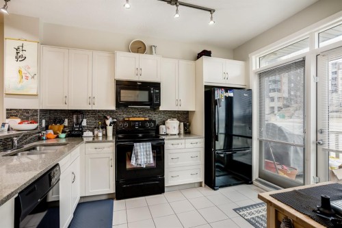 29 Kinlea Common Nw, Calgary, AB - Indoor Photo Showing Kitchen With Double Sink