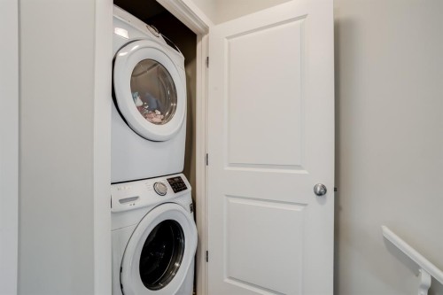 29 Kinlea Common Nw, Calgary, AB - Indoor Photo Showing Laundry Room