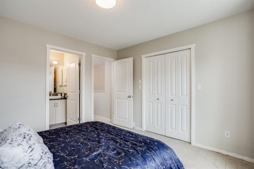 29 Kinlea Common Nw, Calgary, AB - Indoor Photo Showing Bedroom
