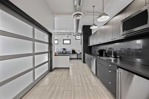 1742 10 Avenue Sw, Calgary, AB 