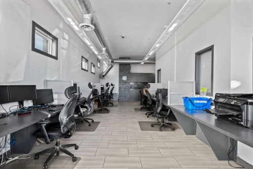 1742 10 Avenue Sw, Calgary, AB 