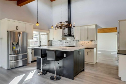 3020 Palliser Drive Sw, Calgary, AB - Indoor Photo Showing Kitchen With Upgraded Kitchen