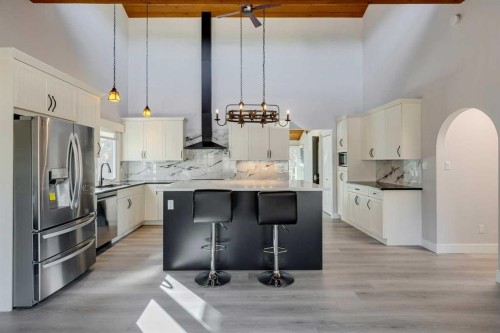 3020 Palliser Drive Sw, Calgary, AB - Indoor Photo Showing Kitchen With Upgraded Kitchen