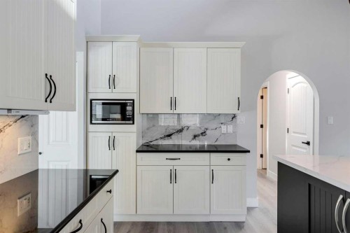 3020 Palliser Drive Sw, Calgary, AB - Indoor Photo Showing Kitchen