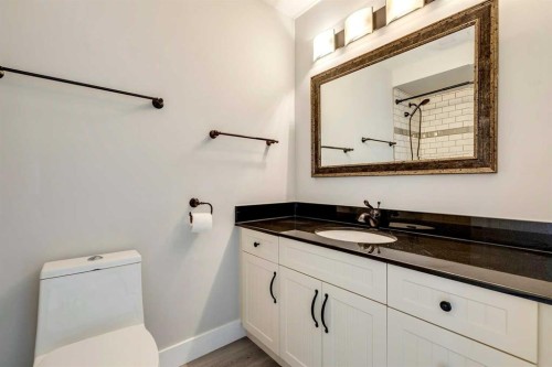 3020 Palliser Drive Sw, Calgary, AB - Indoor Photo Showing Bathroom